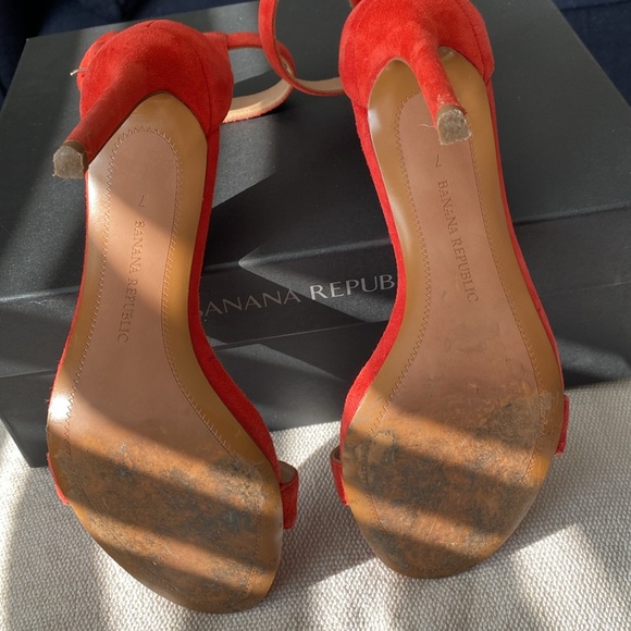 Banana Republic Sude Hells Shoes - Picture 9 of 11